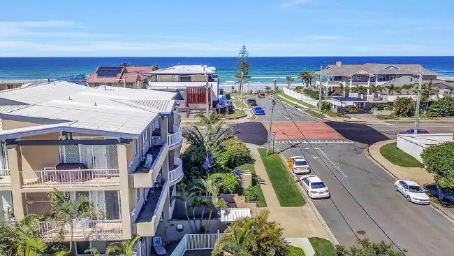 Gold Coast beachside unit block fetches more than $2m at auction
