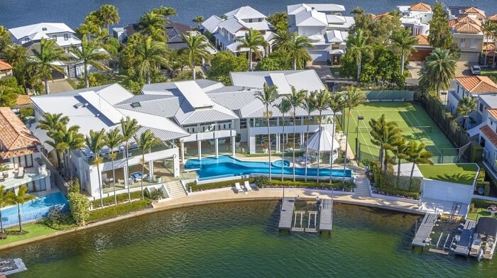 Perfect party pad Ultimate Noosa Waters entertainer, complete with nightclub, up for sale 3