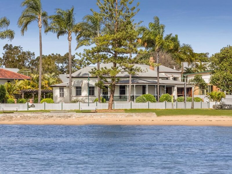 The leading eye surgeon in Brisbane lists the top bayside houses