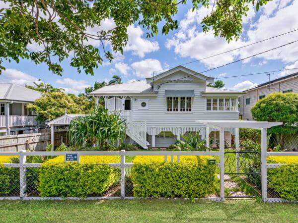 Brisbane auctions Ashgrove home held by same family for almost 100 years sells for $1.43m