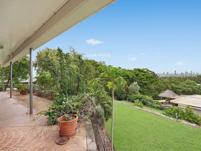 Coorparoo estate sells for $2.3 million in a single bid from one family (2)
