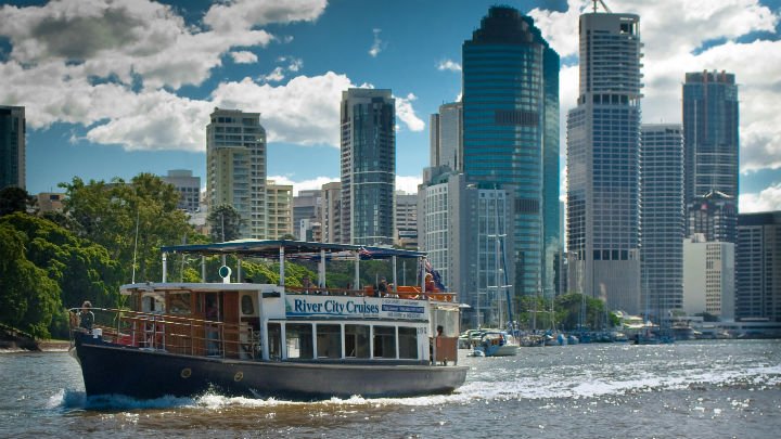 Fast boat tours taking off from Brisbane-Moreton Bay