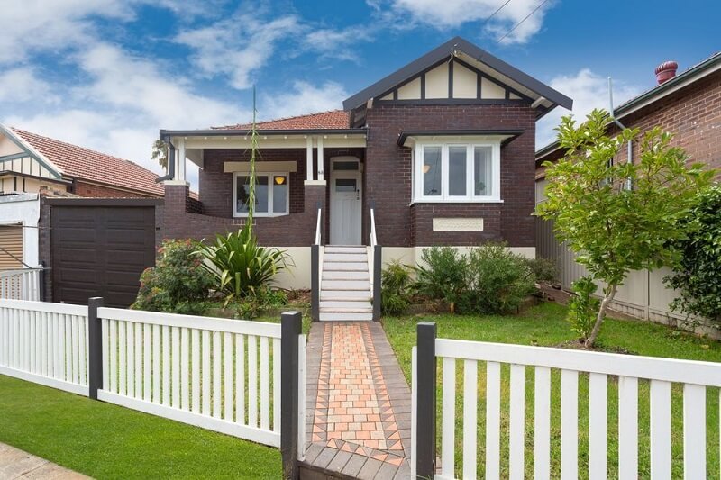 Australia's house prices edge marginally higher as property listings plummet (1)
